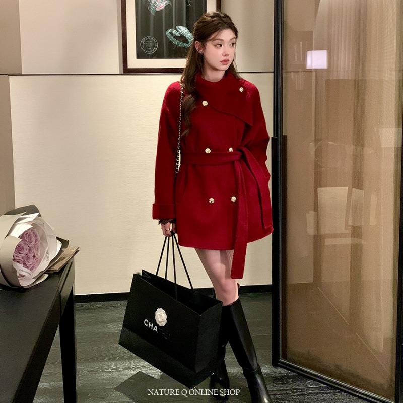 杨小一MI系千金1OO时尚大衣女秋冬夹棉呢围脖领系带白色毛呢外套