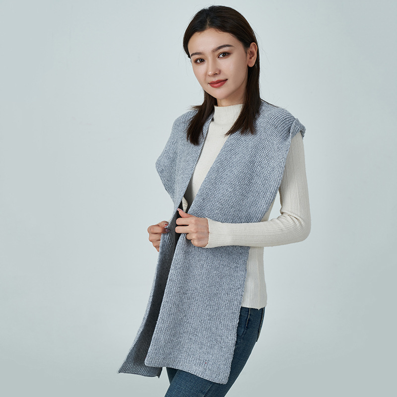 秋冬ウールの糸の外に帽子付きの小さいショールのニットを掛けて、保温のカシミヤのマフラーを厚くします。|undefined