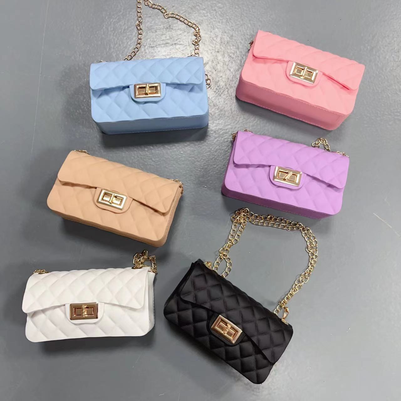 Summer shoulder bag with diamond pattern