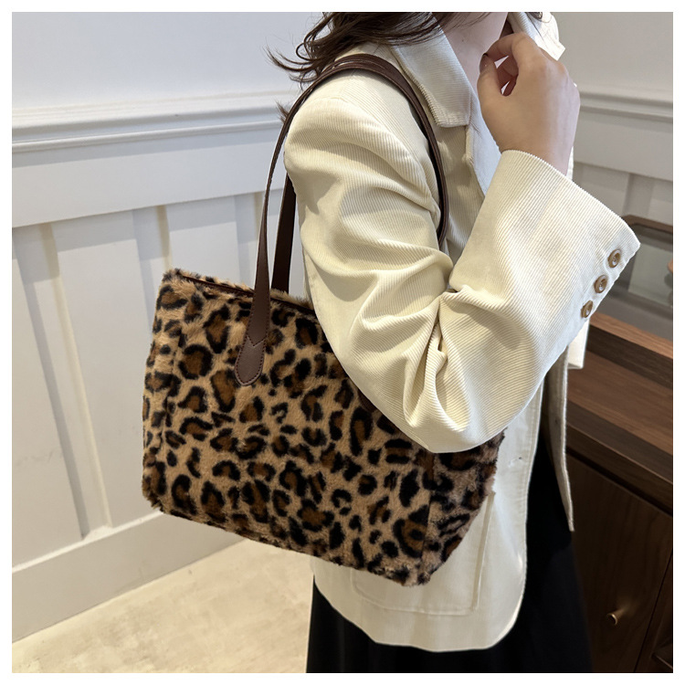 Cross-border quality plush bag, women's leopard print large-capacity tote bag, new lightweight Korean-style fashionable commuting single-shoulder bag undefined