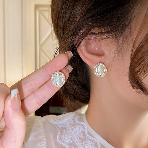 Cat's Eye Stone Imitation Pearl Necklace Light Luxury Clavicle Chain Women Gradient Cat's Eye Stone Earrings Personality Unconventional Set