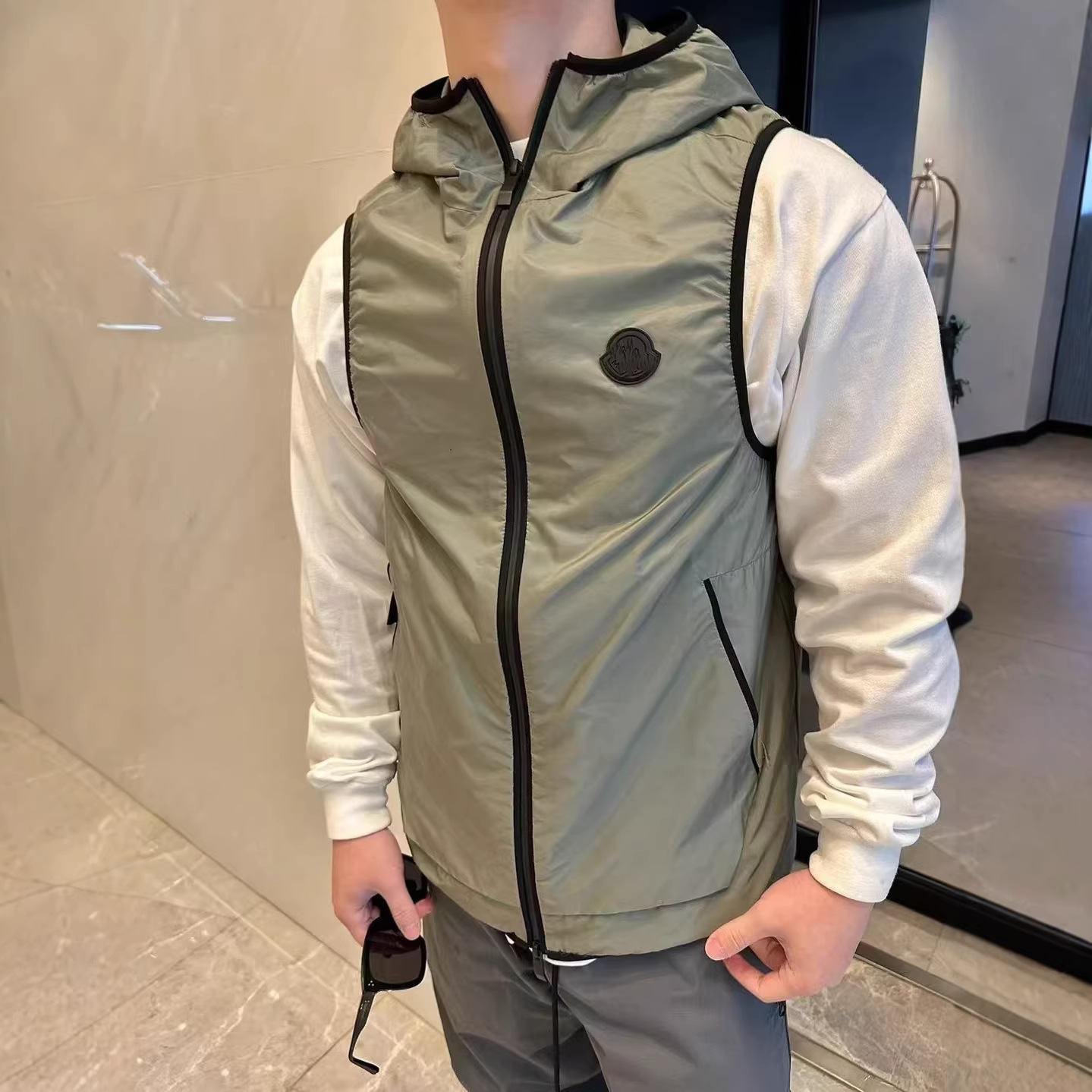 Correct version, in stock, high quality. M Montgomery 2026 new hooded reflective printed vest jacket, unisex.