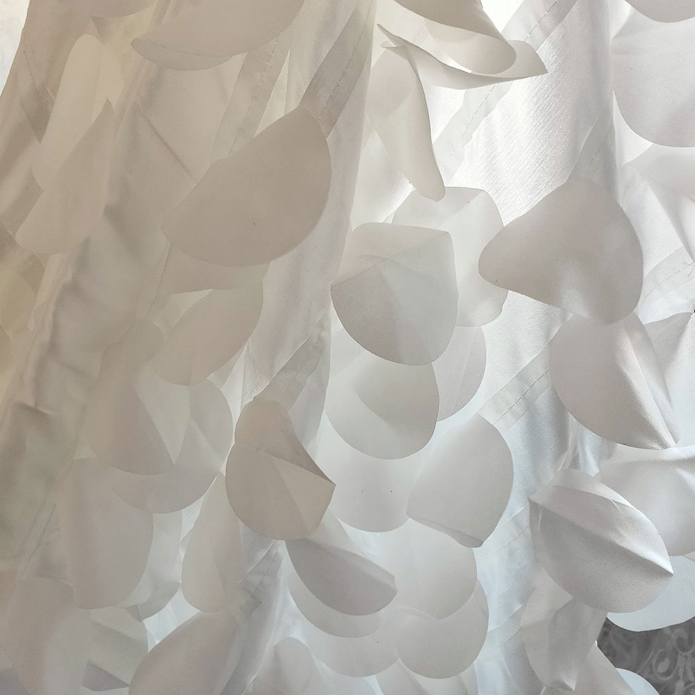 Cross -border romantic high -quality white Tiff silk petal…