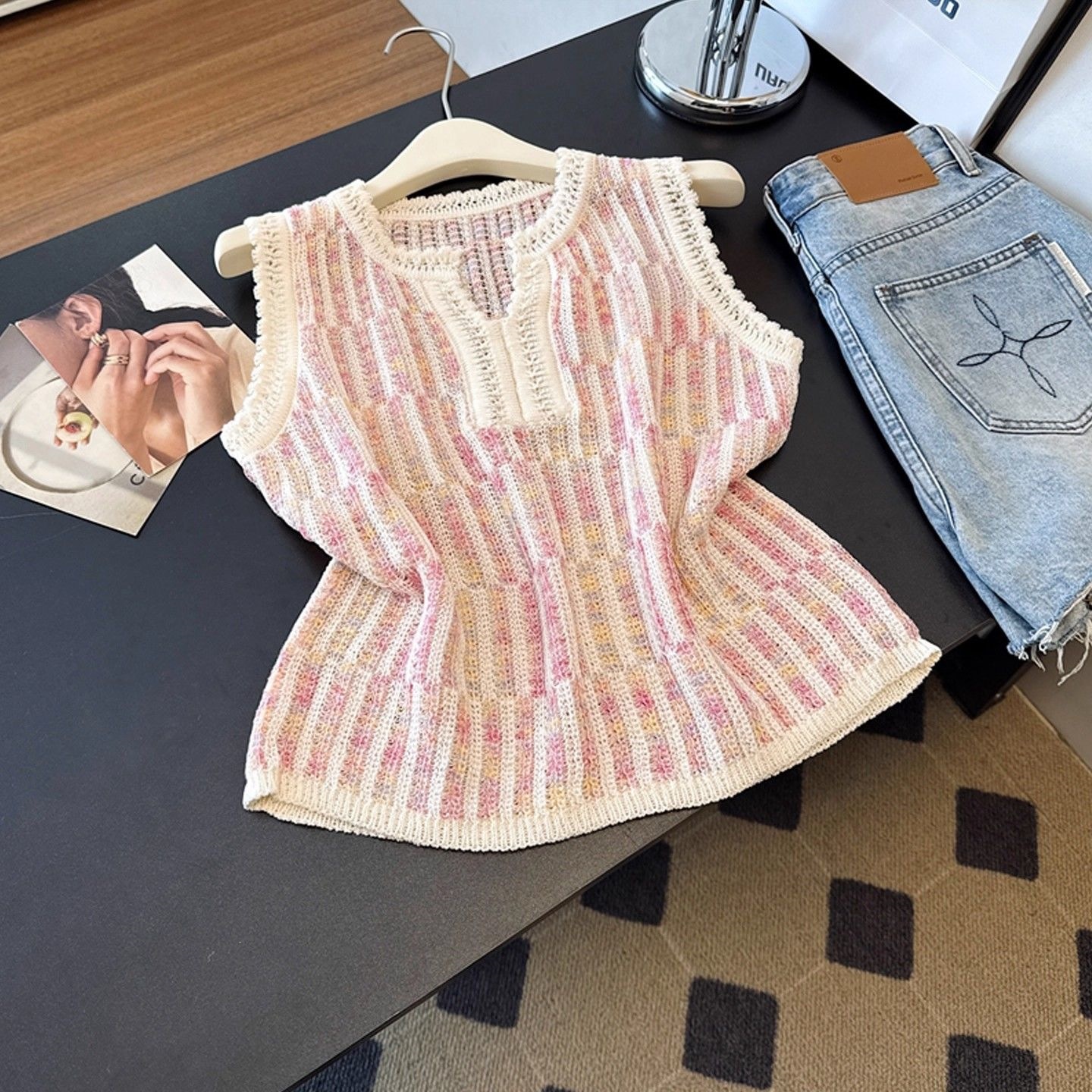 小香风镂空条纹针织背心女夏季多巴胺外穿无袖上衣感薄款小衫