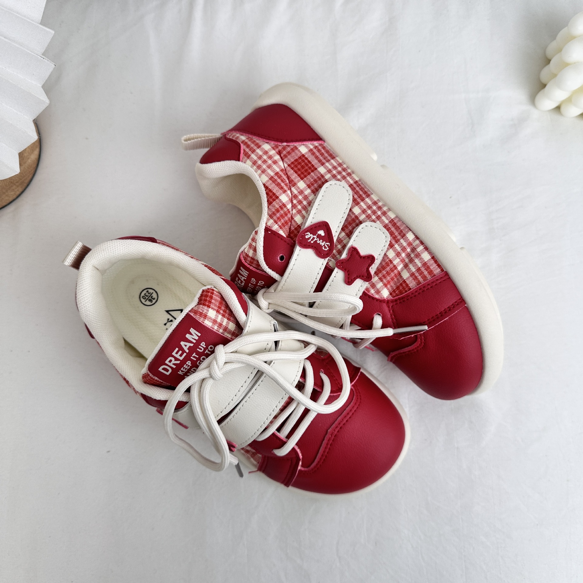 Yuanbo2025 primavera estudiantes zapatos de skate de cabeza cuadrada de fondo plano para mujeres estilo de Hong Kong casual versátil velcro zapatos de lona image 8