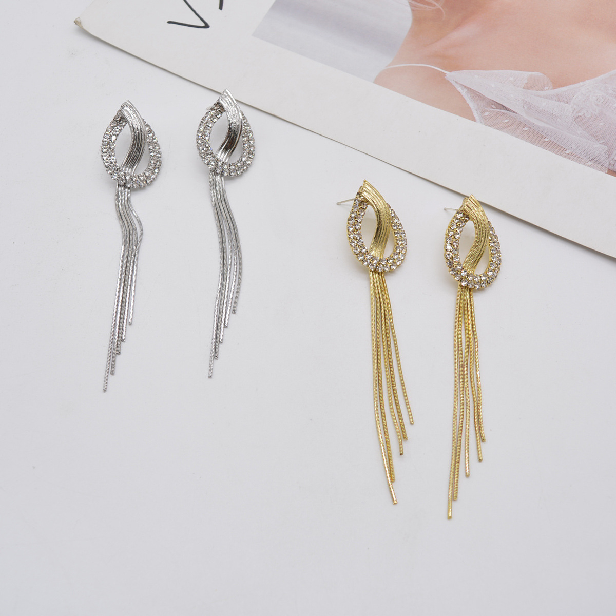 Boucles D&#39;oreilles Aiguille En Argent S925 Long Gland Incrusté De Nœud De Strass Personnalité Tempérament Exagéré Boucles D&#39;oreilles display picture 4