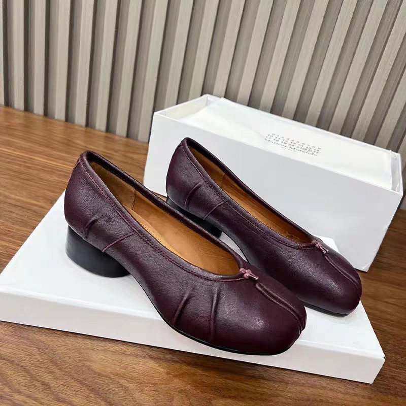 Giày Mary Jane nữ da bò xẻ mũi tách ngón xếp ly, gót vừa 3–6 cm, kiểu lười xỏ chân — Rượu vang đỏ, màu đen chi tiết 10