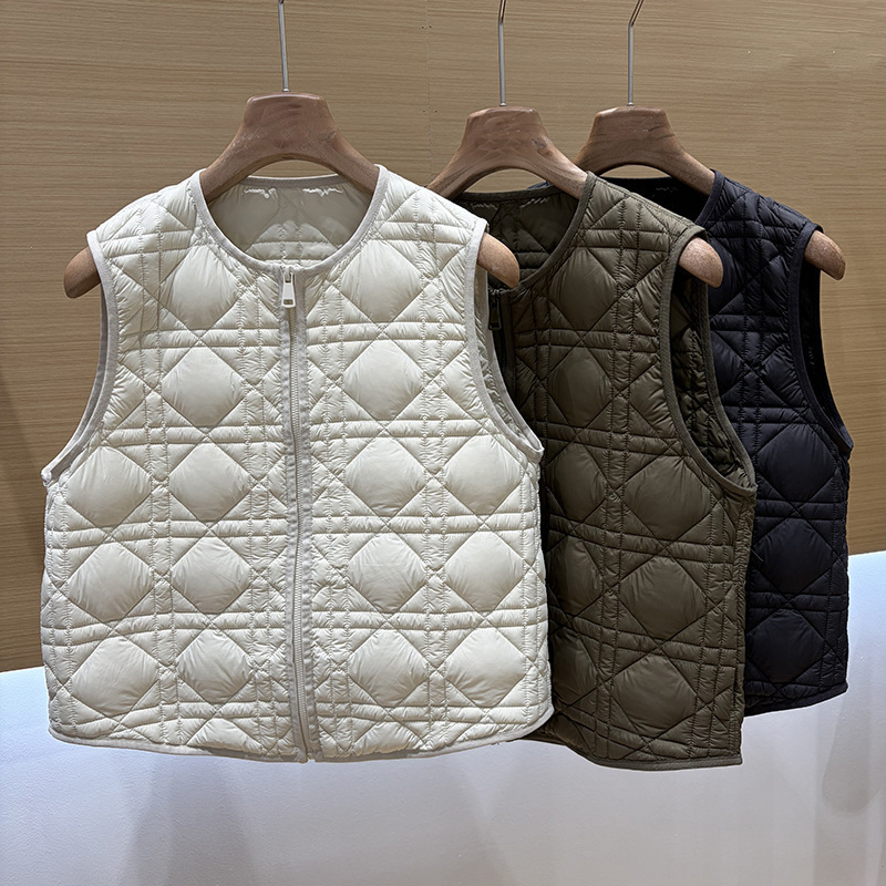 90% down short down vest for women, 2026 autumn and winter new model, diamond pattern, lightweight inner liner vest, round neck, sleeveless jacket 90% down short down vest for women, 2026 autumn and winter new model, diamond pattern, lightweight inner liner vest, round neck, sleeveless jacket