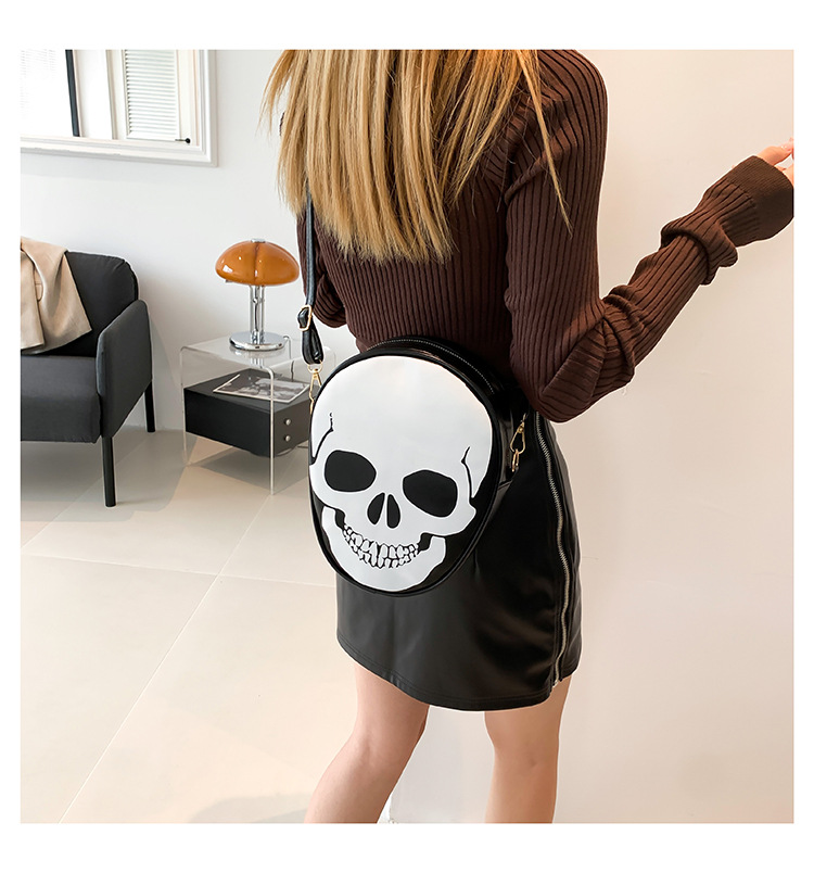 Women's Small Pu Leather Ghost Punk Oval Zipper Crossbody Bag display picture 5