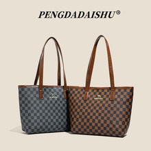 简约时尚大容量单肩包女百搭棋盘格手提包大容量通勤腋下托特包