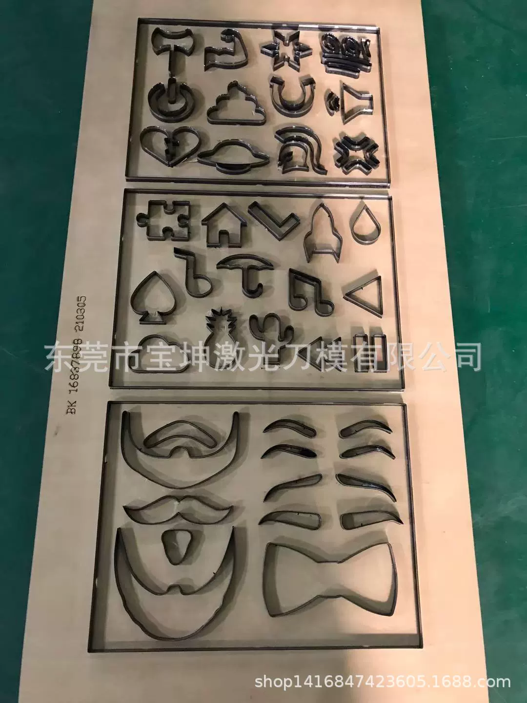 Кукла наклейка нож плесень