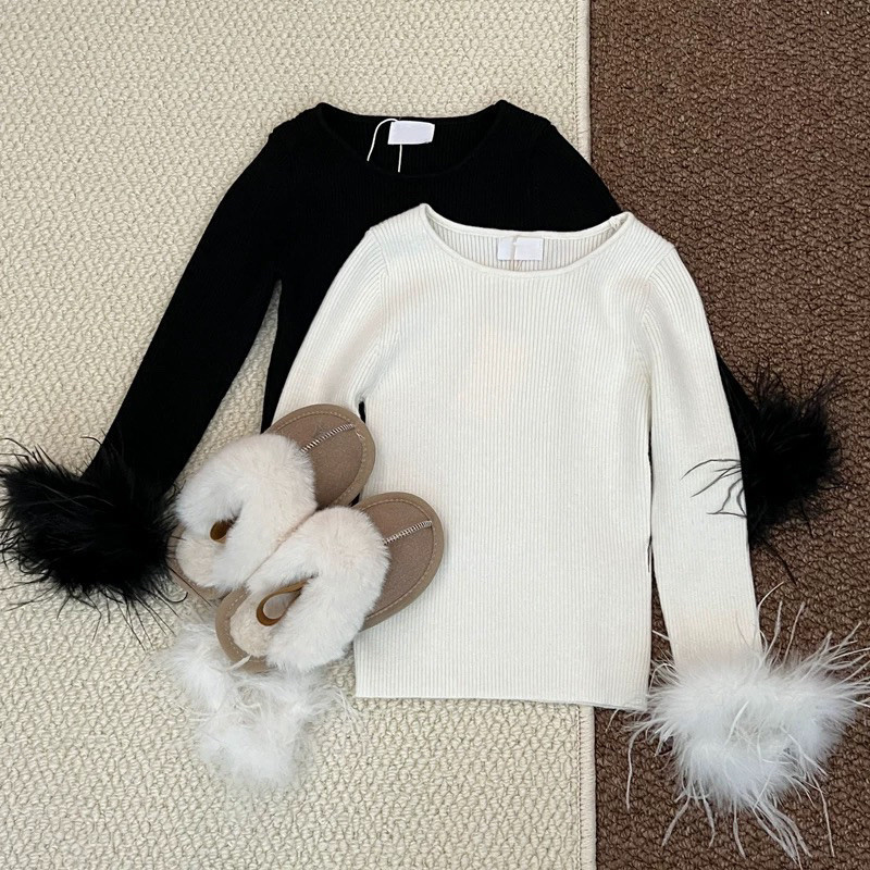 Cross-border Korean children's clothing 2026 spring and autumn new style girls' fashionable base layer top, stylish and versatile top with fuzzy sleeves