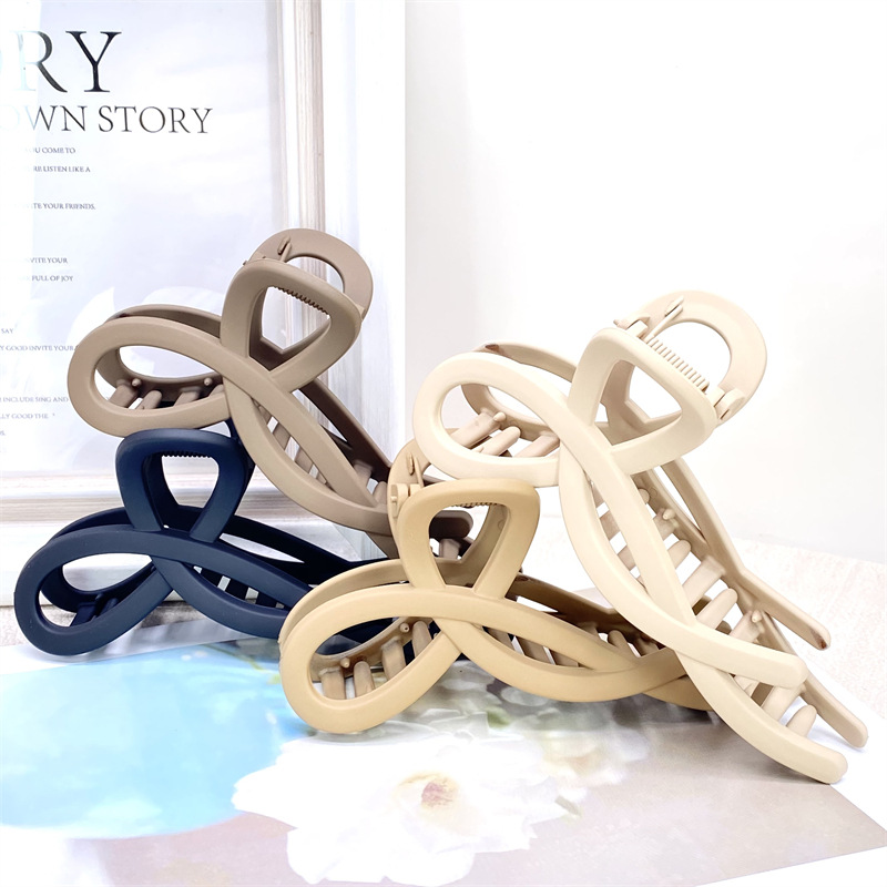 Pintura de caucho de alta calidad de plástico de tamaño grande y mediano tamaño pequeño agarre leche té color horquilla hacia atrás cabeza agarre 2 yuanes supermercado accesorios para el cabello