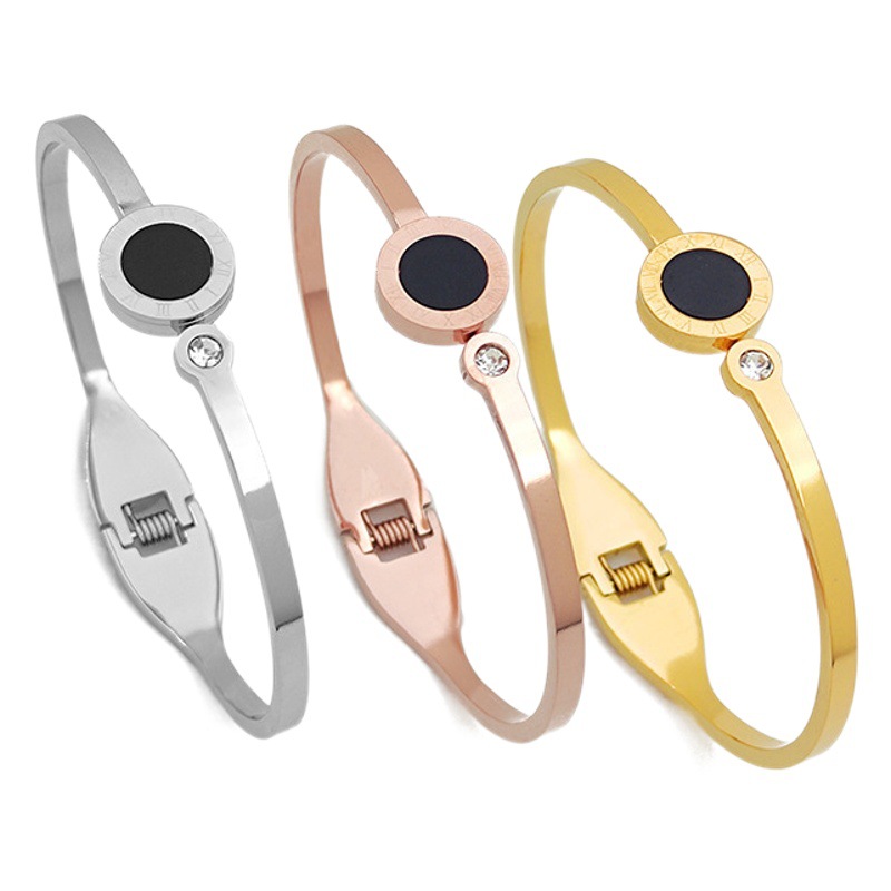 Babe negro abierto transfronterizo Xiyin ligero lujo pareja titanio acero número romano pulsera mujer todo fósforo no se desvanece pulsera de joyería