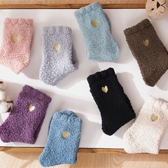 珊瑚絨襪子女冬保暖加厚刺繡愛心中筒襪毛巾女雪地板襪居家睡眠襪