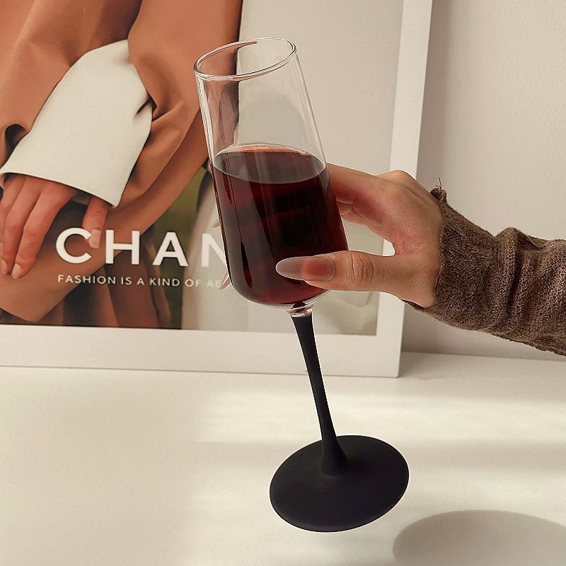 Taza de champagne negra esmerizada europea, taza de vidrio de cristal creativo de alto nivel de vino tinto, taza de vino espumante comercial