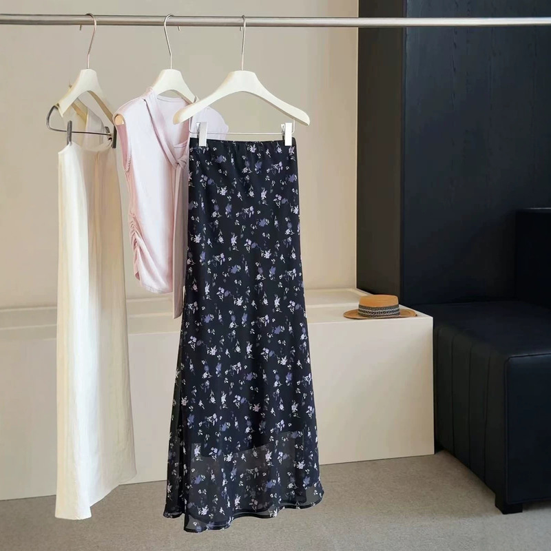 Retro Black Floral Long Skirt for Women, Summer High-Waisted Slimming Chiffon Skirt with a Draping Effect, Versatile A-Line Skirt Retro Black Floral Long Skirt for Women, Summer High-Waisted Slimming Chiffon Skirt with a Draping Effect, Versatile A-Line Skirt