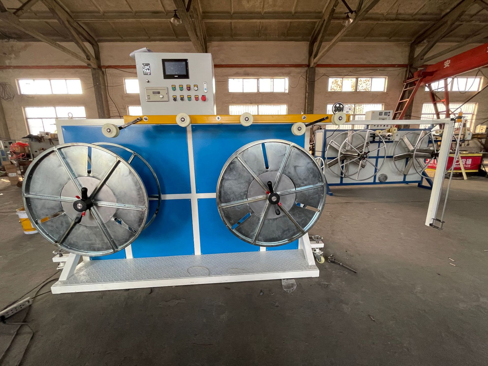 双工位数控管材收卷机，带计米自动停车报警，超声波控速系统。