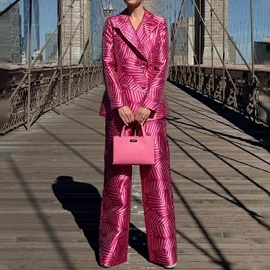 连衣裙;时尚休闲套装;女式T恤