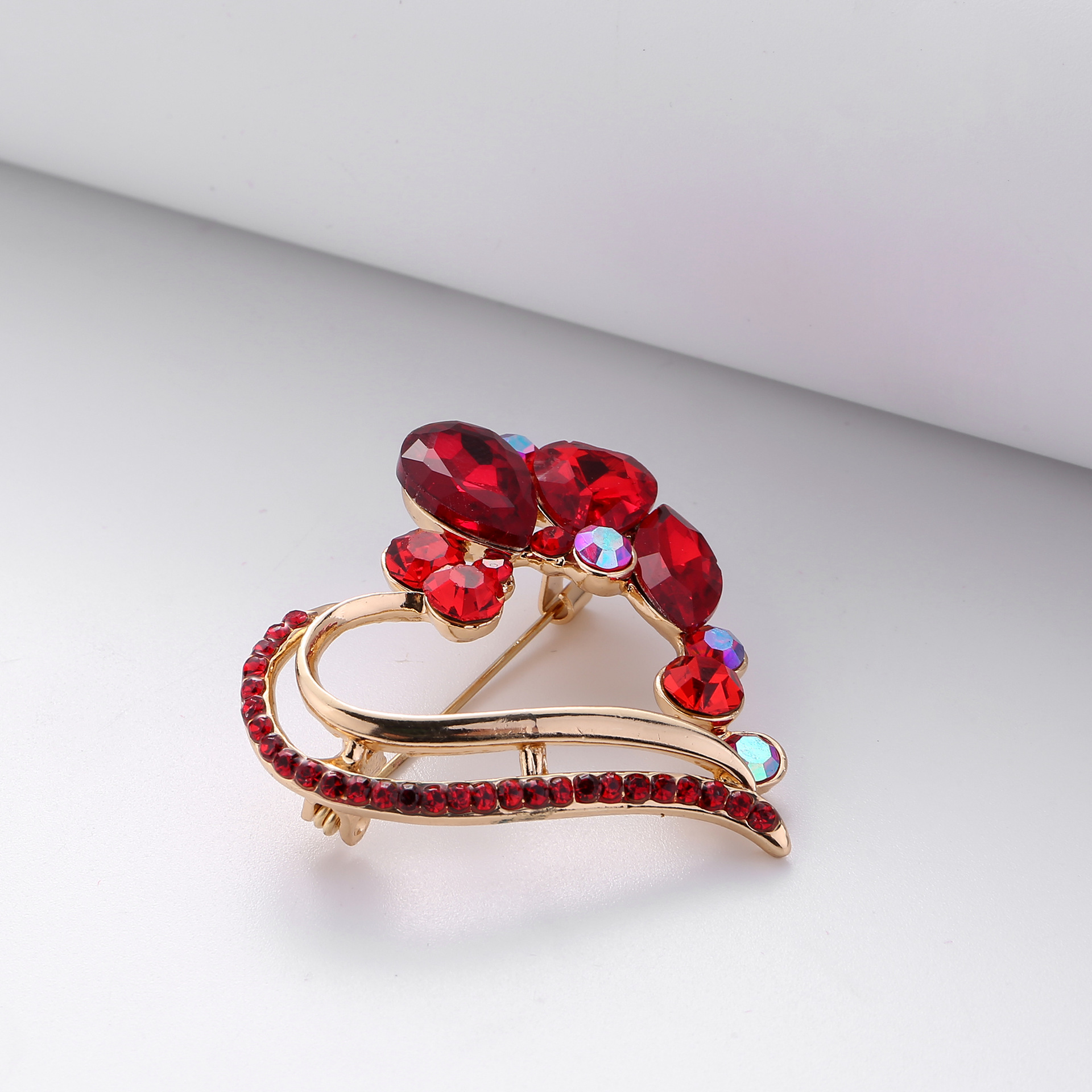 Heart Shape Pattern Elegant Pin Heart Shape Alloy Plating Zircon Women's Brooches