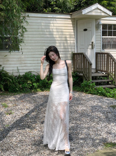 White lace suspender dress 2025 summer new style beach vacation style waist-hugging and slimming fishtail long skirt for women