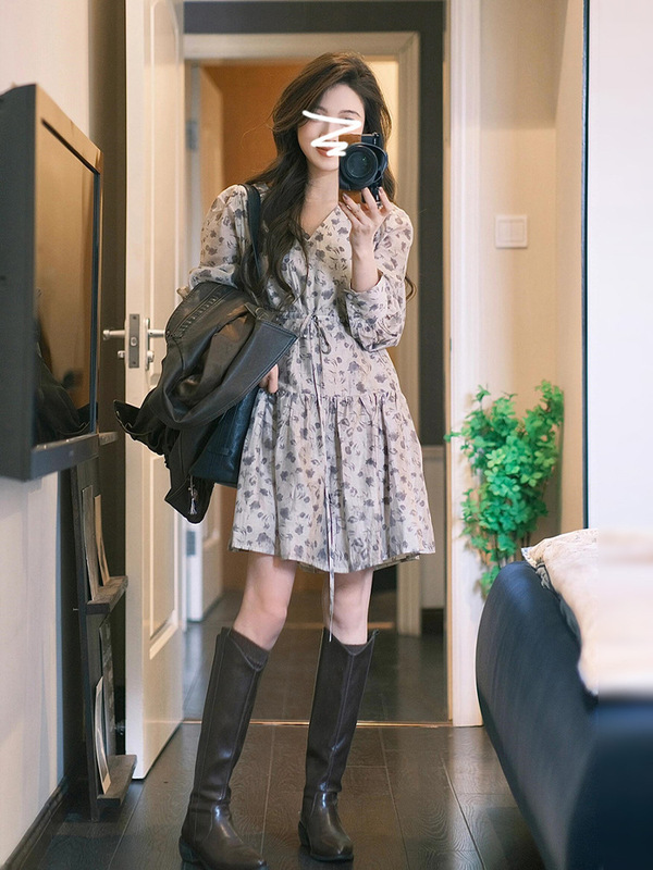 气质碎花连衣裙子2025新款女开秋感短裙小个子早秋季流行穿搭|undefined