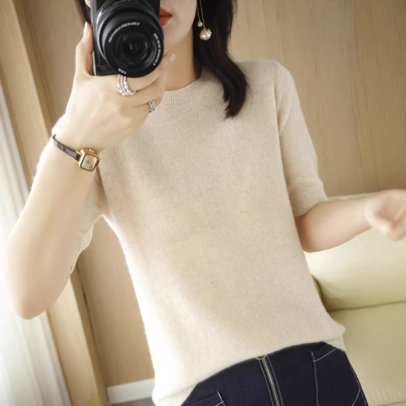 Round Neck Short-Sleeved Knitted Bottoming Shirt for Women, New Spring and Autumn Style, Elegant and Age-Reducing Inner Top, Simple and Versatile Sweater Shirt Round Neck Short-Sleeved Knitted Bottoming Shirt for Women, New Spring and Autumn Style, Elegant and Age-Reducing Inner Top, Simple and Versatile Sweater Shirt