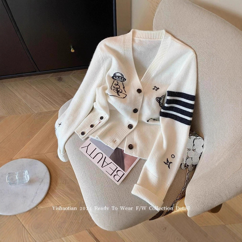 Counter Withdrawal of Fun Pattern V-Neck Knitted Cardigan for Women, New Spring and Autumn Style, Petite Soft and Youthful Sweater Counter Withdrawal of Fun Pattern V-Neck Knitted Cardigan for Women, New Spring and Autumn Style, Petite Soft and Youthful Sweater