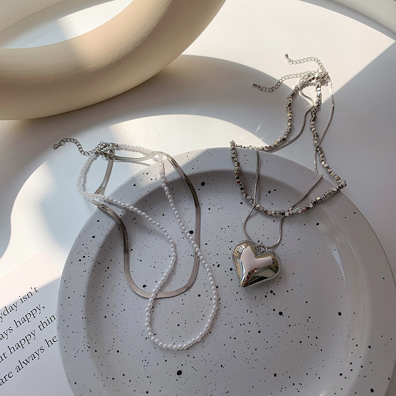 Einfaches Herz Spleißen Perle Schlangenknochen Gestapelte Kupferhalskette Großhandel Nihaojewelry display picture 2