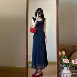 D6C蓝色波点小飞袖连衣裙子女夏季茶歇法式收腰显瘦碎花可爱吊带