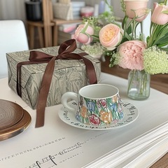レトロなスタイルのアイリスセラミックコーヒーカップとソーサーセットハイエンドの絶妙なカップウェディングギフトお土産マグ