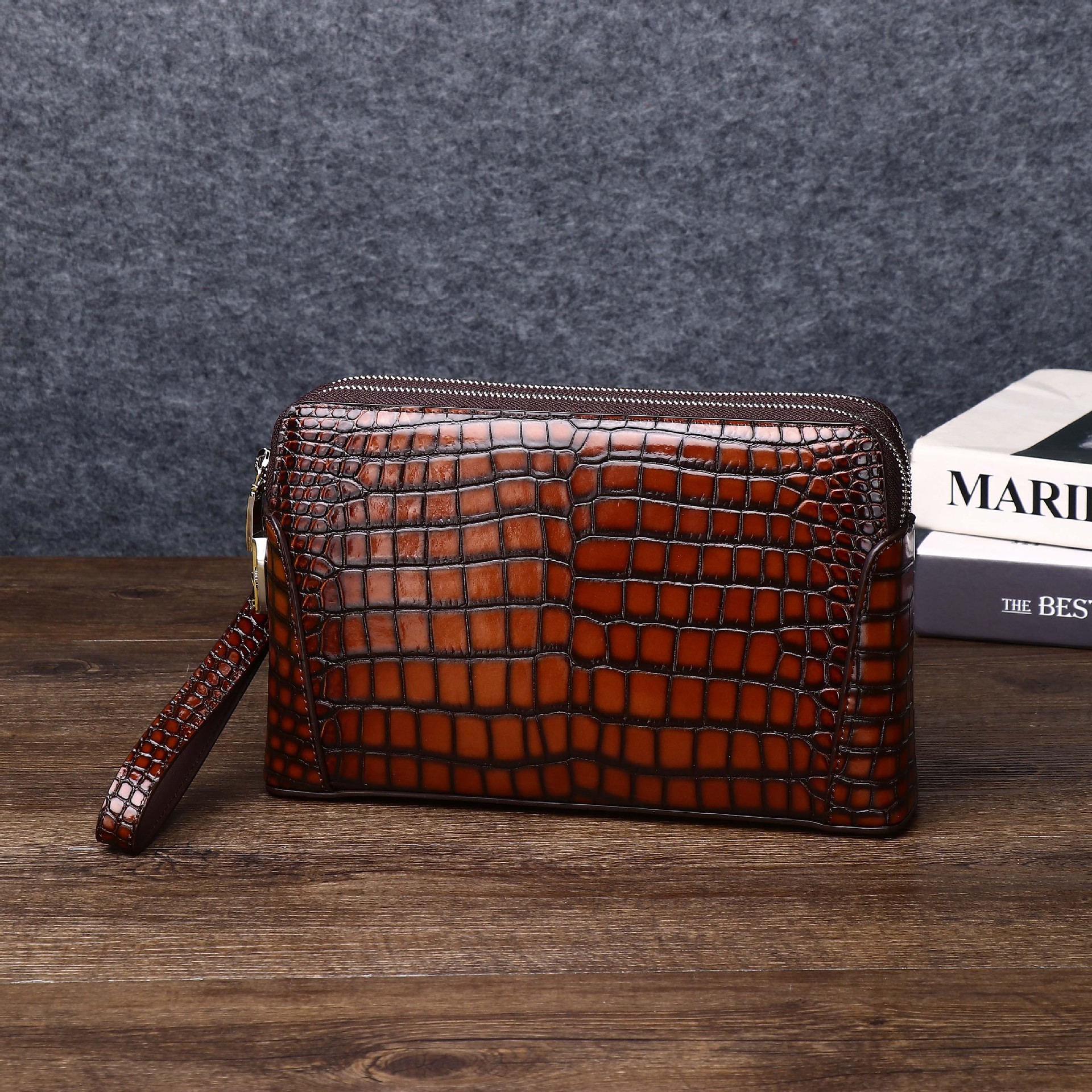 Túi clutch nam da bụng cá sấu khóa mật mã họa tiết vân đôi kéo chi tiết 1