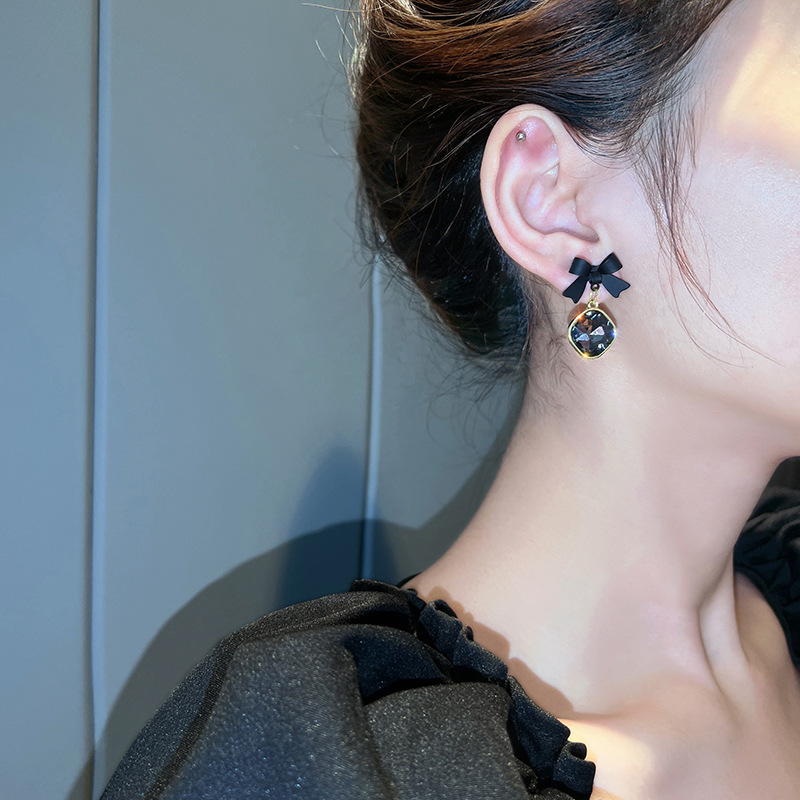 Metal Material 1 Pair Lady Bow Knot Metal Inlay Artificial Gemstones Women's Drop Earrings