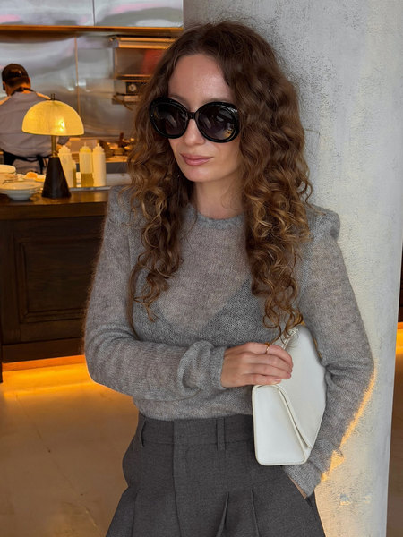 Light and thin knitted brand sweater with a round collar