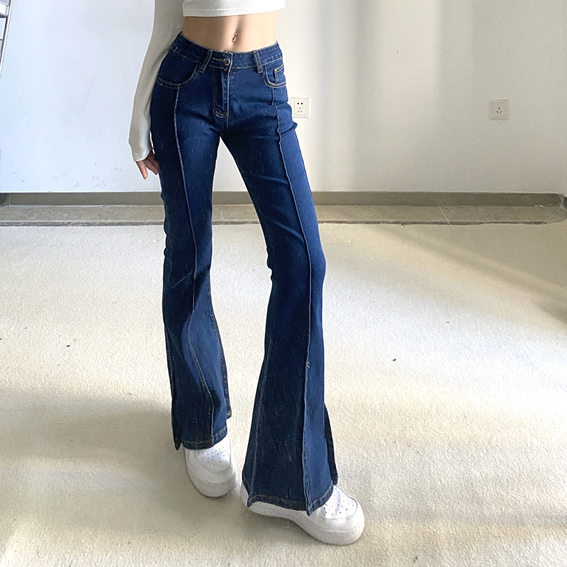 jeans micro acampanados de tiro alto con segmentación azul NSSSN119637