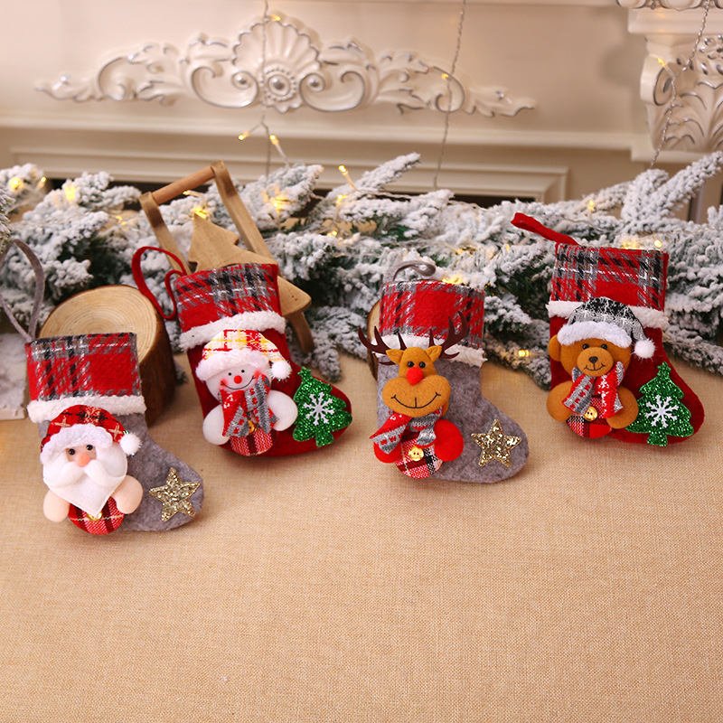 Nuevas decoraciones de Navidad calcetines de Navidad árbol de Navidad colgante pequeño tamaño tridimensional tela a cuadros viejo hombre muñeca calcetines de Navidad