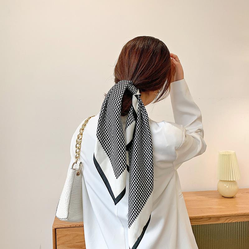 2025 primavera y otoño diadema femenina todo fósforo Baotou coreano desierto pequeño cuadrado bufanda de seda bufanda francesa con camisa verano