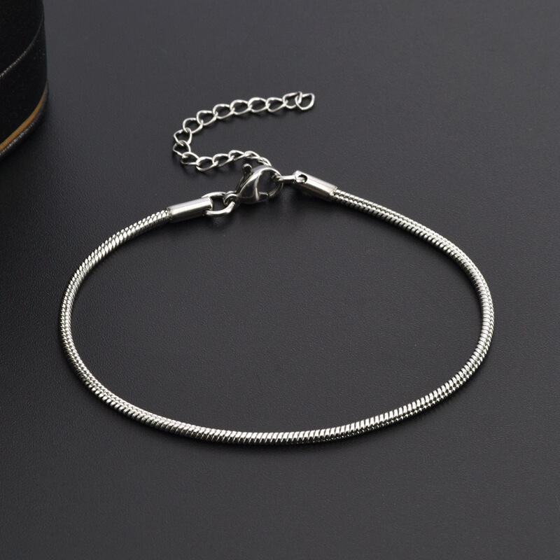 Manufacturer Wholesale Stainless Steel Round Snake Solid Bracelet Cuban Bracelet for Men and Women Couples Simple Fashion Titanium Steel Jewelry