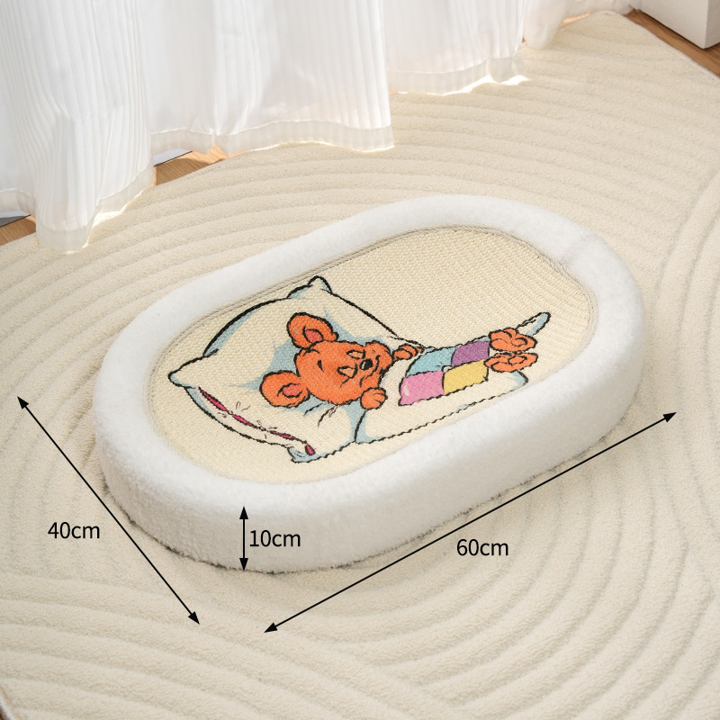 深い口の猫は猫の巣をつかんで一体になっています。|undefined