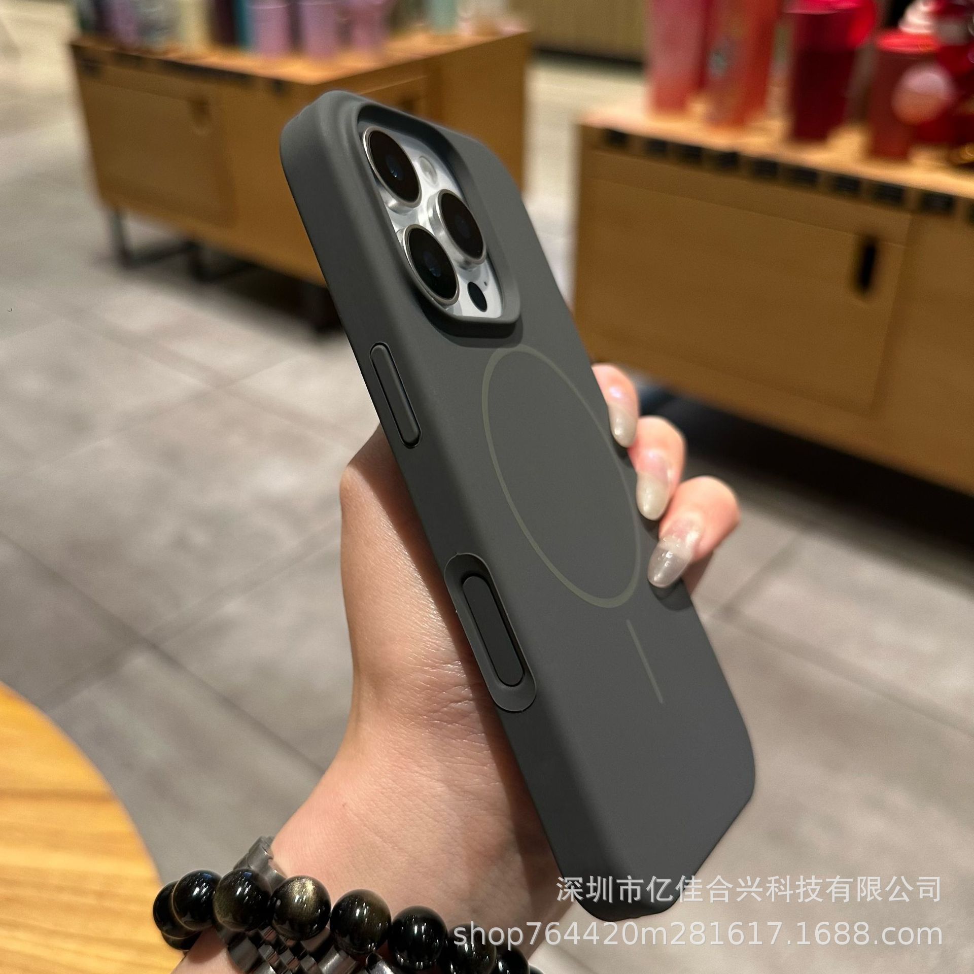 Funda de silicona líquida con anillo magnético y botón de IA anticaída todo en uno, compatible con Apple 17, iPhone 16 y iPhone 14 (orificio grande)