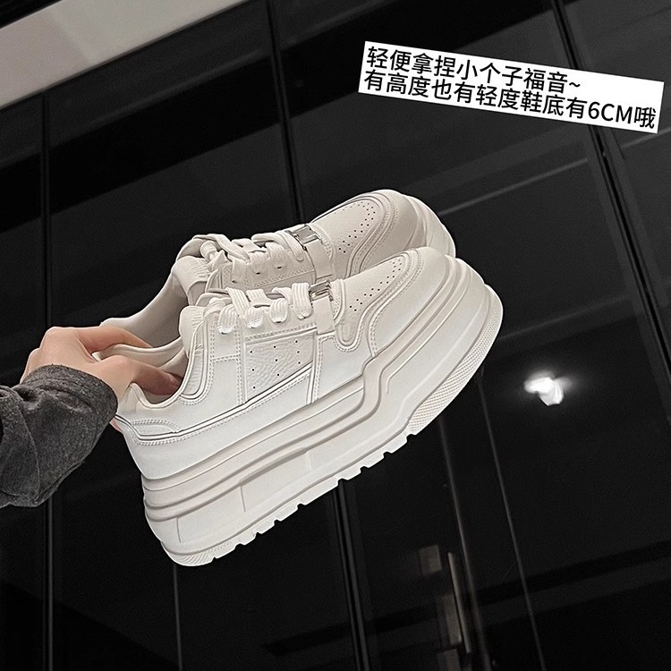 Beber leche de piel de oveja tío 6 cm de altura zapatos blancos de suela de espesor para mujeres 2025 primavera nuevos zapatos casuales de skate