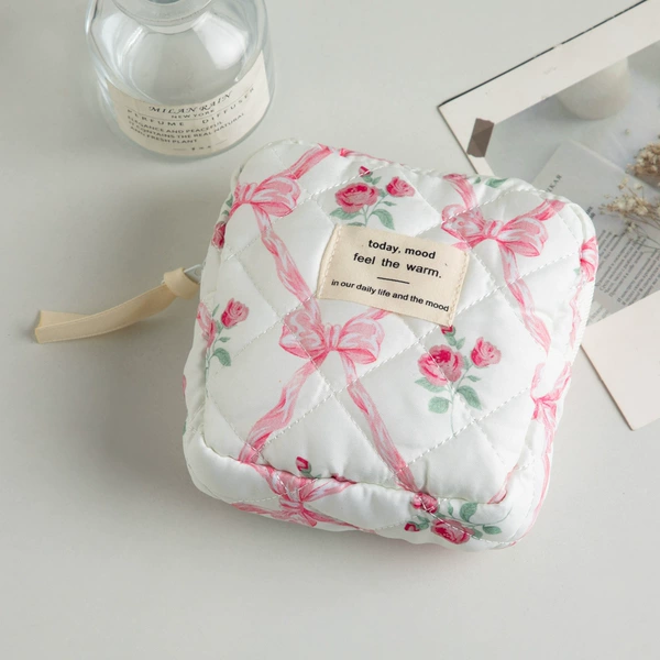 Fuchsia hair band contains rose