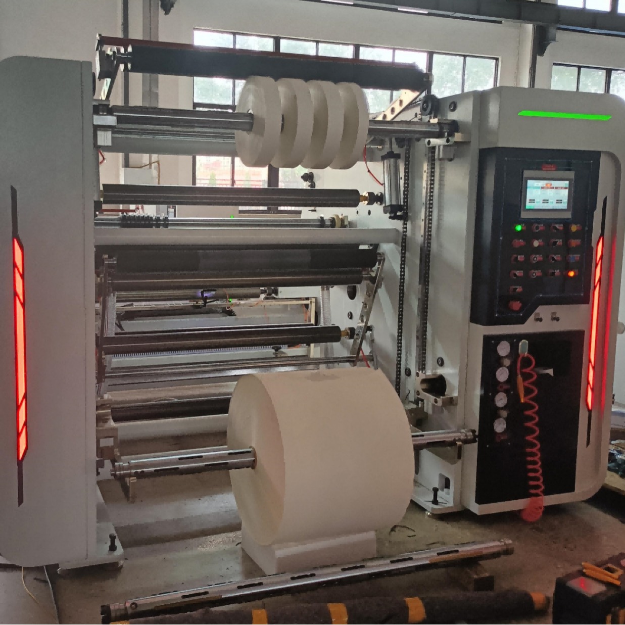 胜钥牛皮纸 复卷纸 白卡纸 淋膜纸 铝箔高速分切复卷机