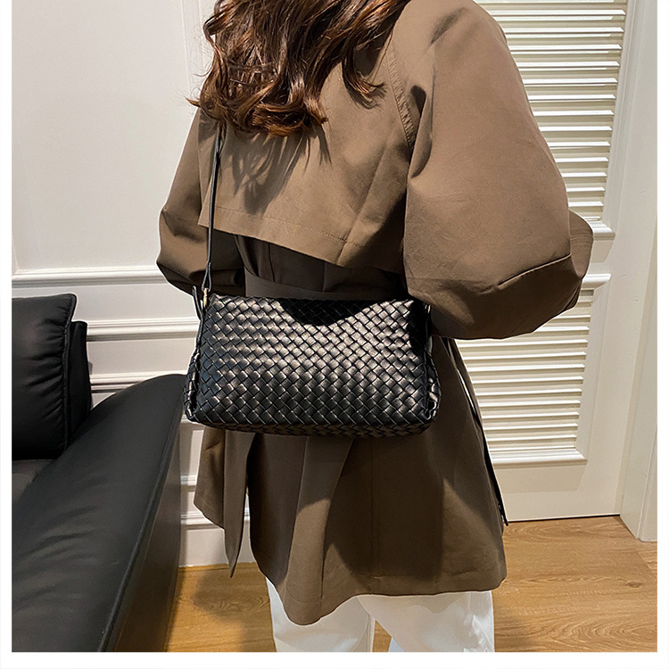 311g Weight Polyester Lining Material Weave Fashion Element Zipper Closure Type Single Shoulder Strap Strap Type Shoulder Bag Bags Type Casual, Daily, Shopping Occasion Pu Leather Material Solid Color Pattern All Seasons Season Women's Gender Basic Style Square Shape Women's Pu Leather Solid Color Basic Weave Square Zipper Shoulder Bag 2