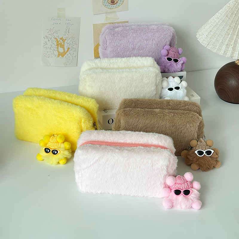 Small plush makeup bag, large-capacity toiletry storage bag, toiletry bag, makeup bag, three-dimensional non-collapsible small storage bag