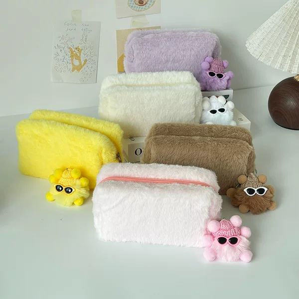 Small plush makeup bag, large-capacity toiletry storage bag, toiletry bag, makeup bag, three-dimensional non-collapsible small storage bag