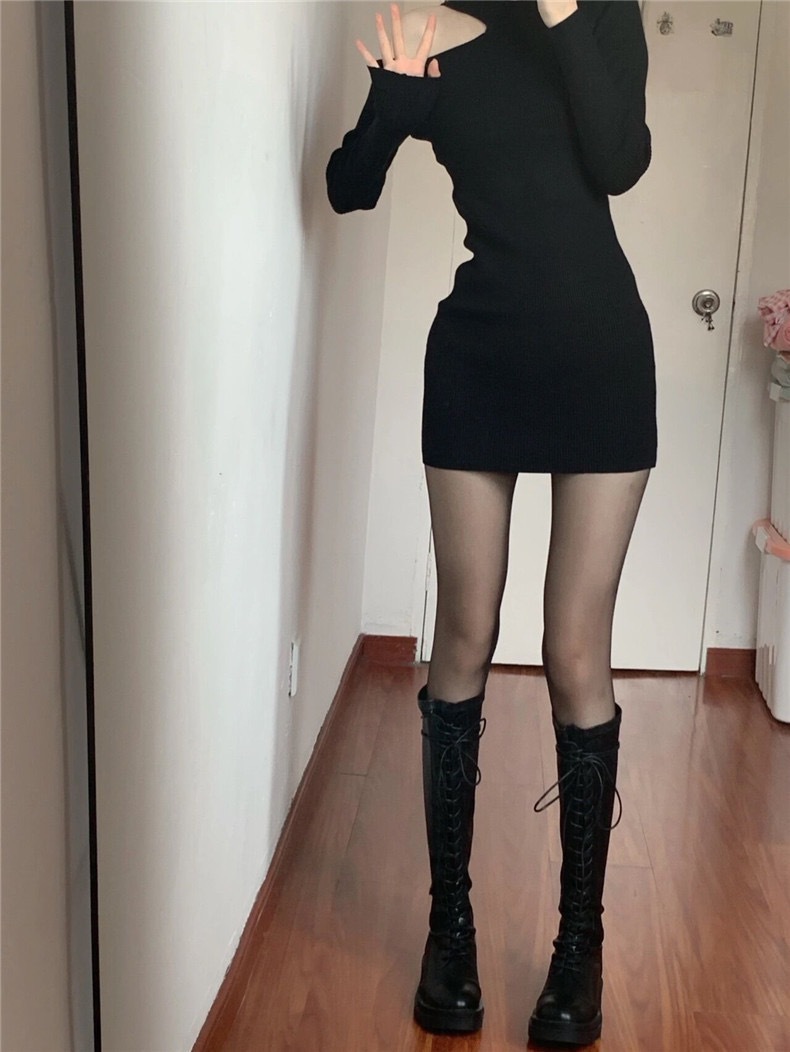 Off-shoulder Knitted Dress Image 4