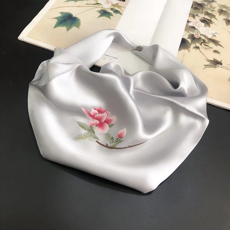 그레이 핑크 목련