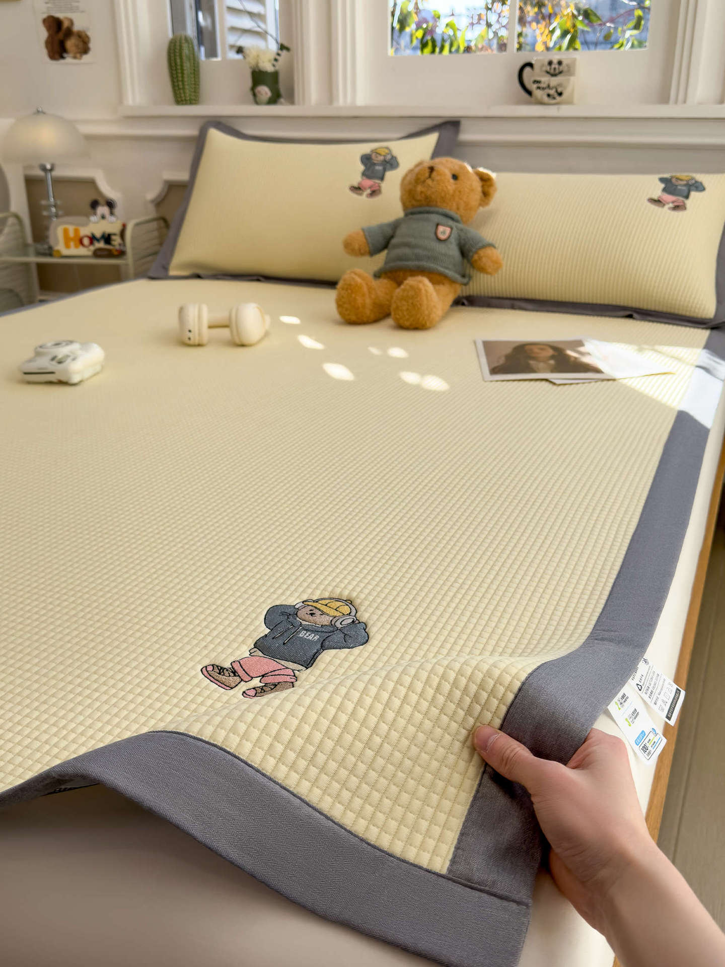 Cartoon Waffle Cool Sensation Doudou Set Aire acondicionado Set suave Set de seda de hielo Set de tres piezas de verano 2025