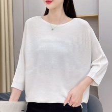 一件代发经典的毛针织工艺，适用于各种场合的穿着需要。妈妈装